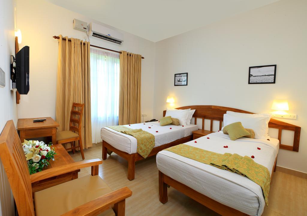 Abad Pepper Route Hotel Kochi Exterior foto