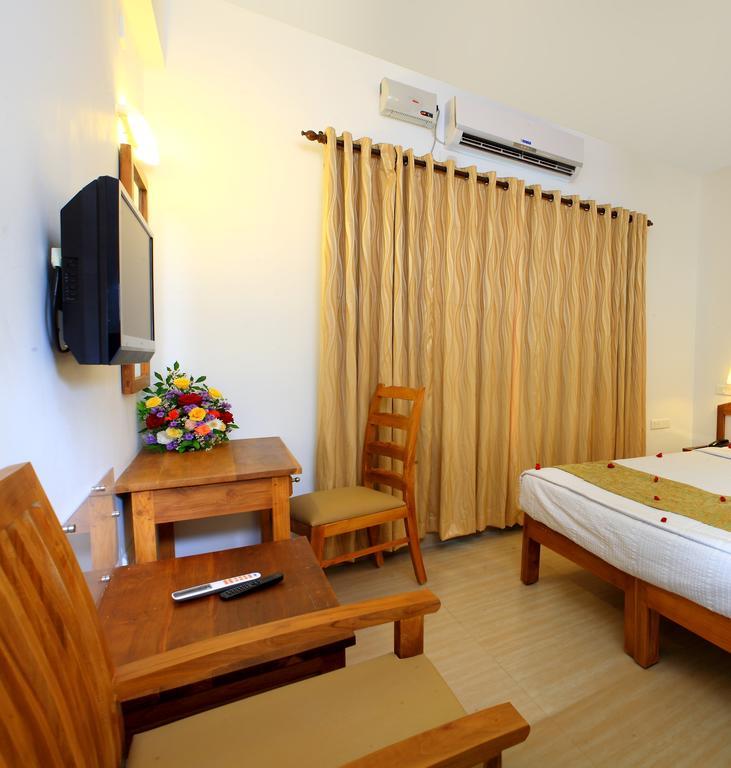 Abad Pepper Route Hotel Kochi Exterior foto