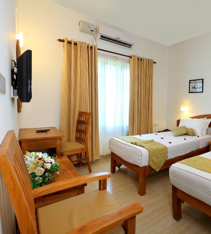 Abad Pepper Route Hotel Kochi Exterior foto