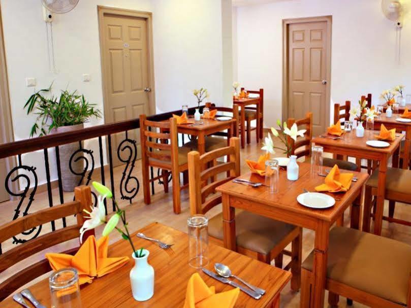 Abad Pepper Route Hotel Kochi Exterior foto
