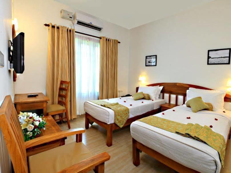 Abad Pepper Route Hotel Kochi Exterior foto